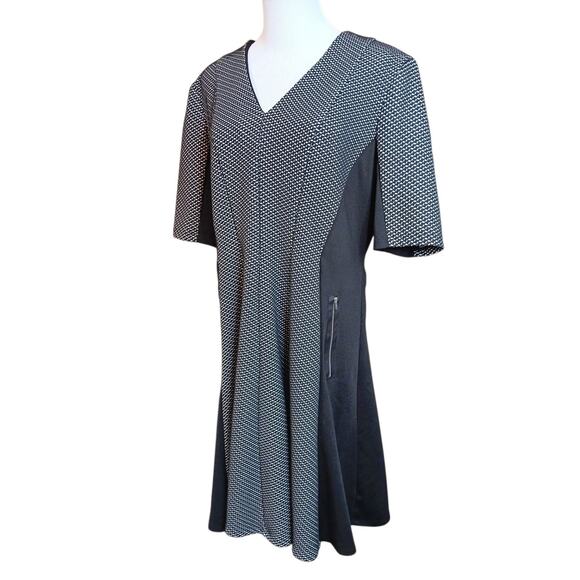 Liz Claiborne‎ Flattering Gored Midi Dress Plus 16 Panels Short Sleeves Career - Picture 2 of 11